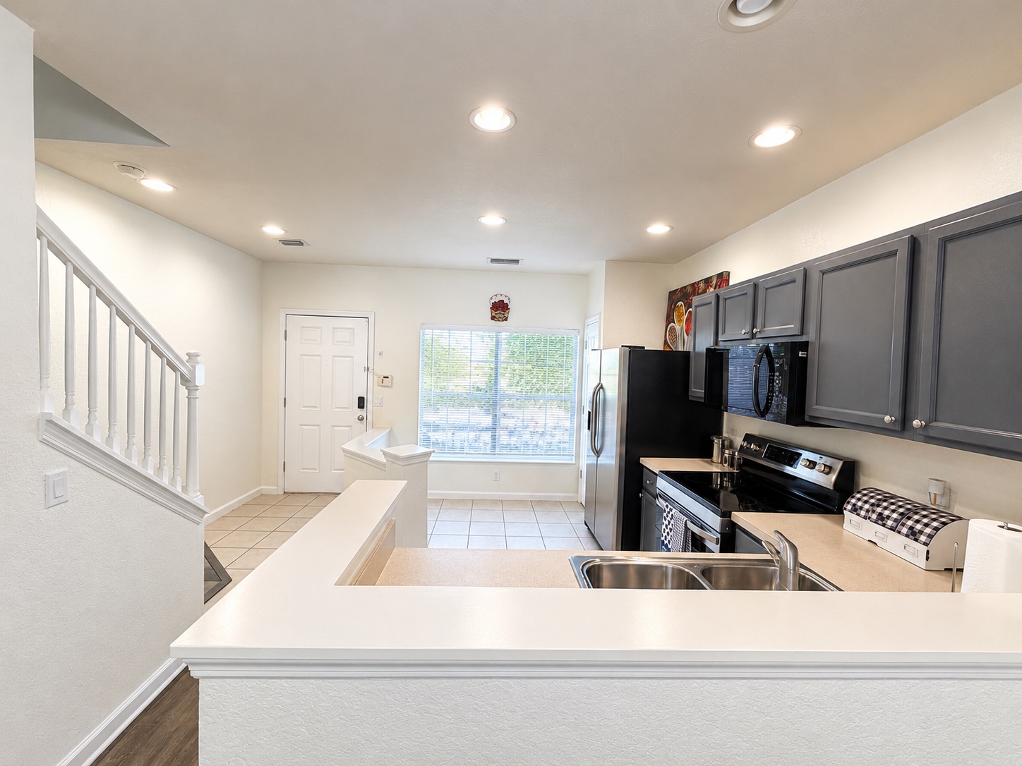 4452 SW 49th Ave — photo 9 of 28