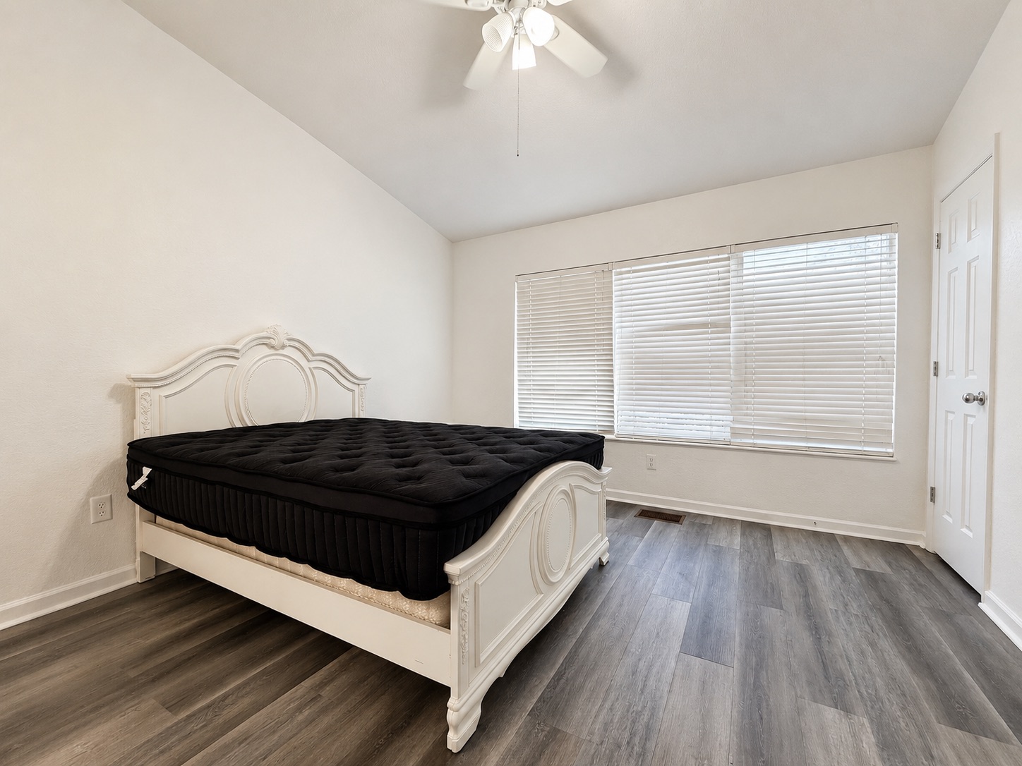 4452 SW 49th Ave — photo 13 of 28
