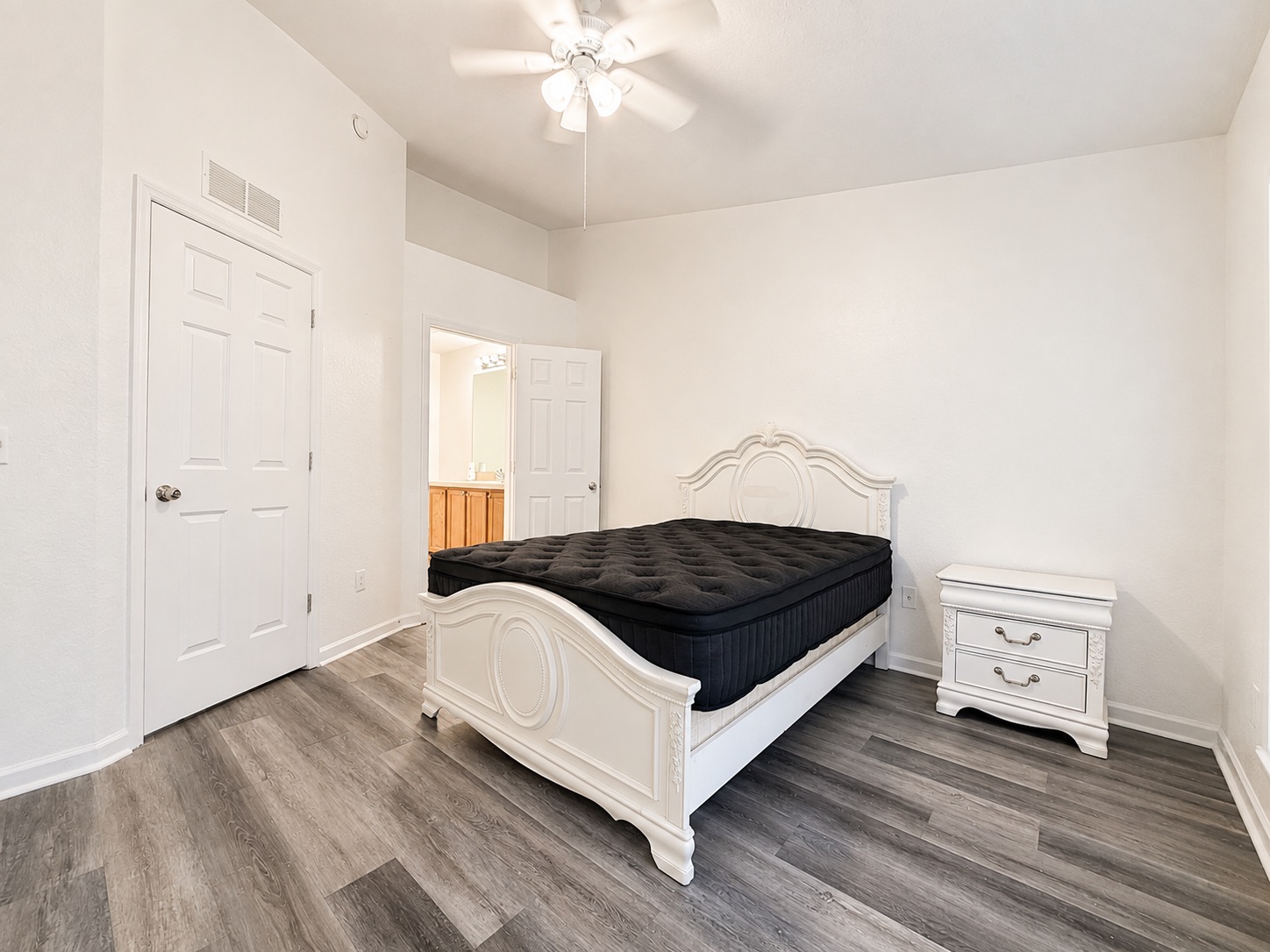 4452 SW 49th Ave — photo 12 of 28